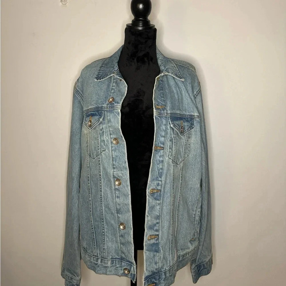 NWOT BDG Oversized Urban Outfitters Denim Trucker Jacket - Picture 16 of 16